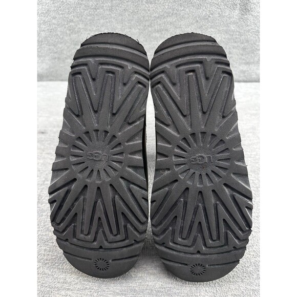 UGG 1113190 - Classic Black Shearling-Lined Waterproof Mini Pull-On Ankle Boot 7 - Picture 8 of 12